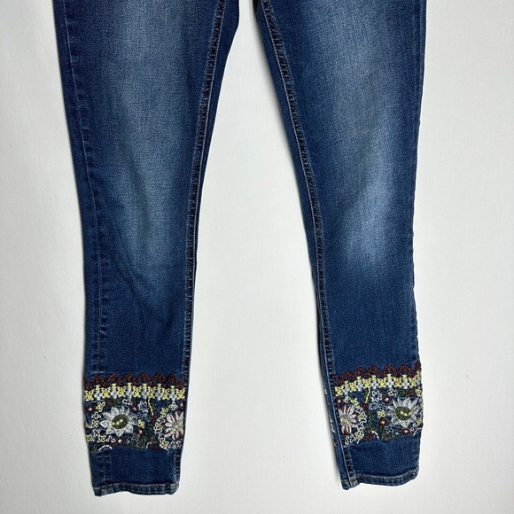 MISS ME WANDER LUST ANKLE SKINNY JEANs Size 26 Blue Ankle Embroidered - Picture 6 of 12
